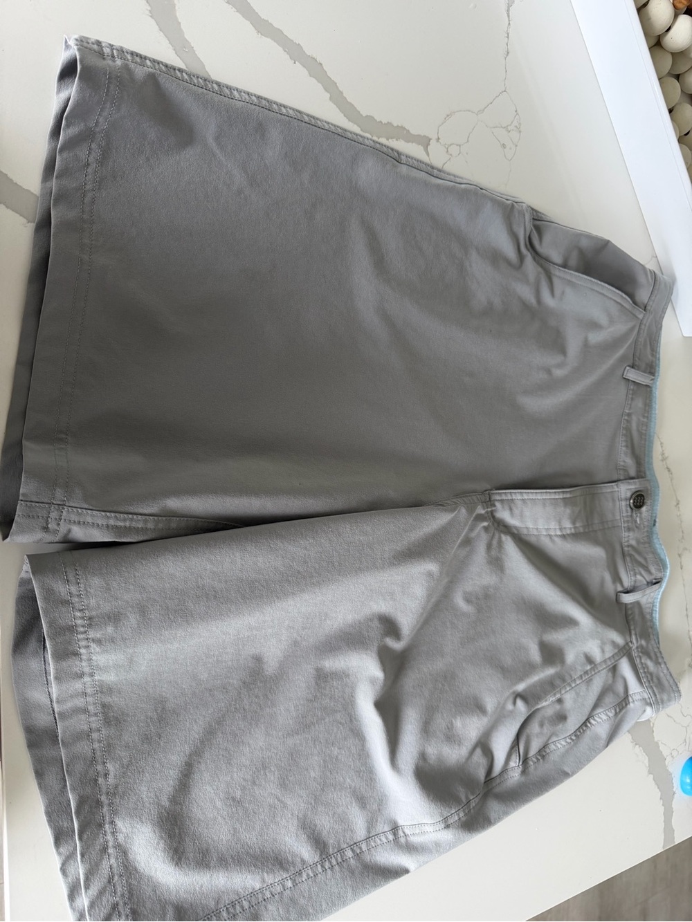 Men's Flat Front Light Gray Shorts - Classic Summer Staple